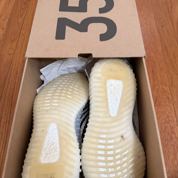 Men’s Yeezy Boost 350 Zebras Size 9 1/2